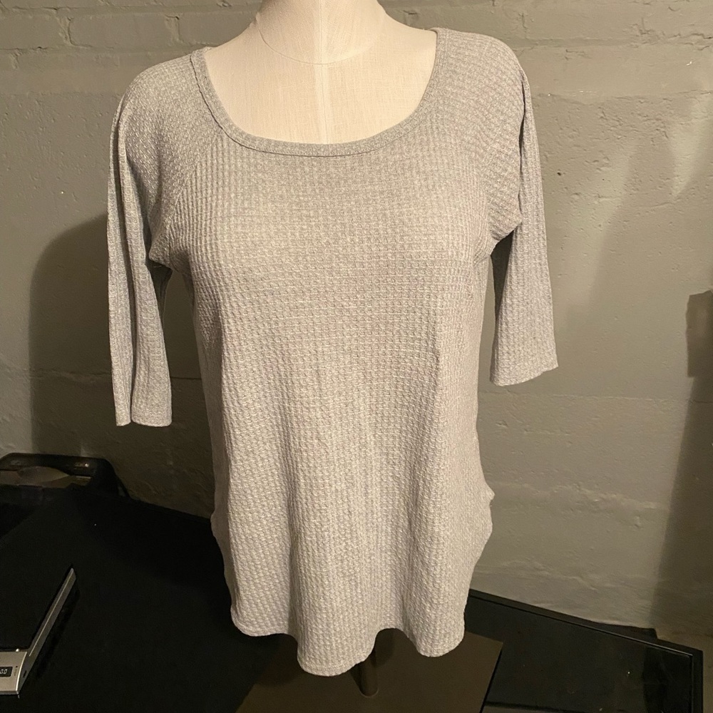 ❤️ Shop Basic USA Small Grey ToP 3/4 sleev keyhole